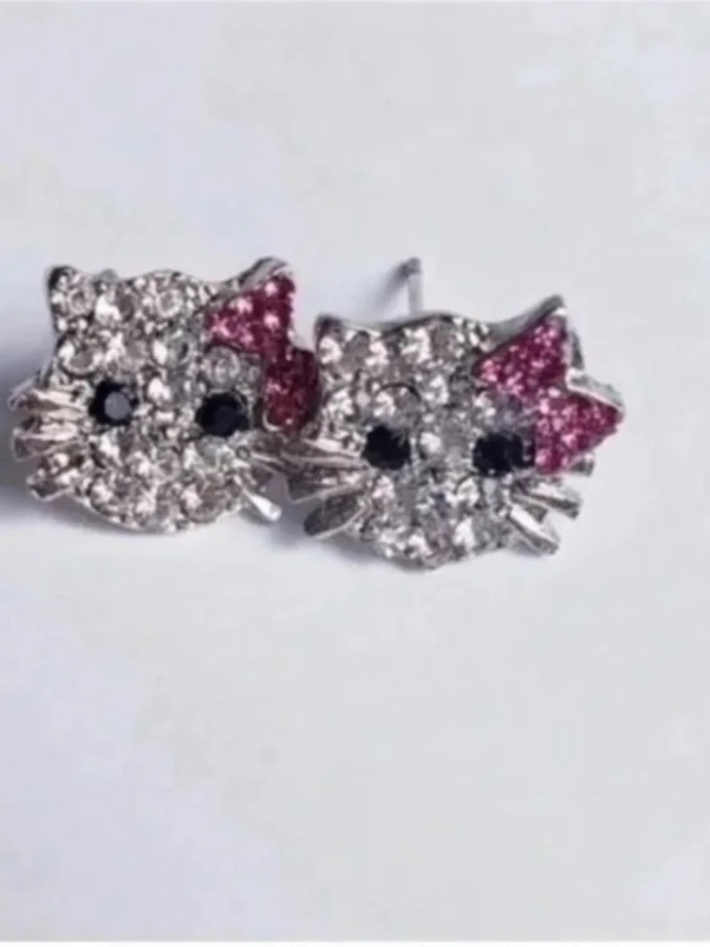 Hello Kitty Earrings - Picture 2 of 3